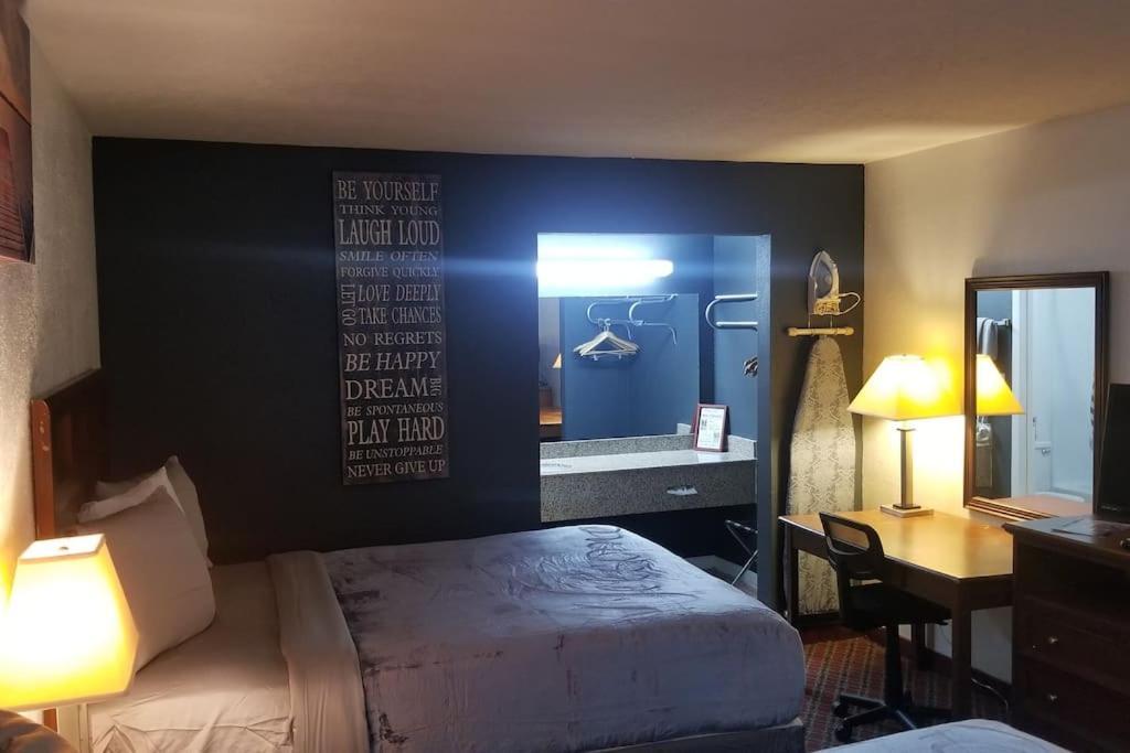 Osu 2 Queen Beds Hotel Room 230 Wi-Fi 스틸워트 외부 사진